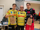 Ottelun parhaat pelaajat palkitsi Otteluisäntä: KÄYTTÖAUTON puolesta Kyyjärven KyKyn Pj: Jouko Huumarkangas.