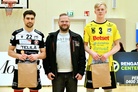 Ottelun parhaat pelaajat palkitsi Otteluisäntä: Muoviitala Oy:n toimitusjohtaja Antti Viitala.