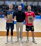 Ottelun palkitut Jan Helenius, AC Oulu Volley, Jyri Niemi, KyKy-Betset.