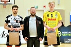 Ottelun parhaat pelaajat palkitsi Otteluisäntä: Muoviitala Oy:n toimitusjohtaja Antti Viitala.