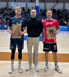 Ottelun palkitut Jan Helenius, AC Oulu Volley, Jyri Niemi, KyKy-Betset.